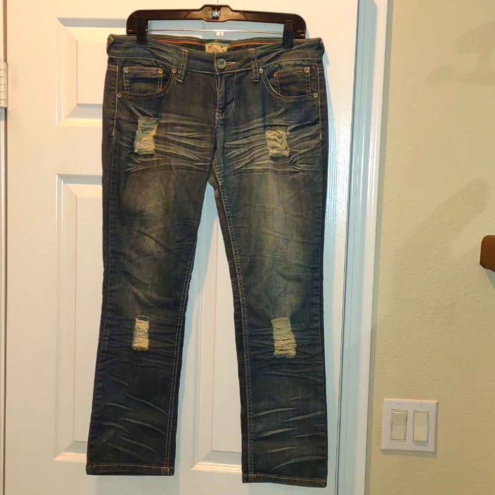 YNQ 9 Distressed Jeans